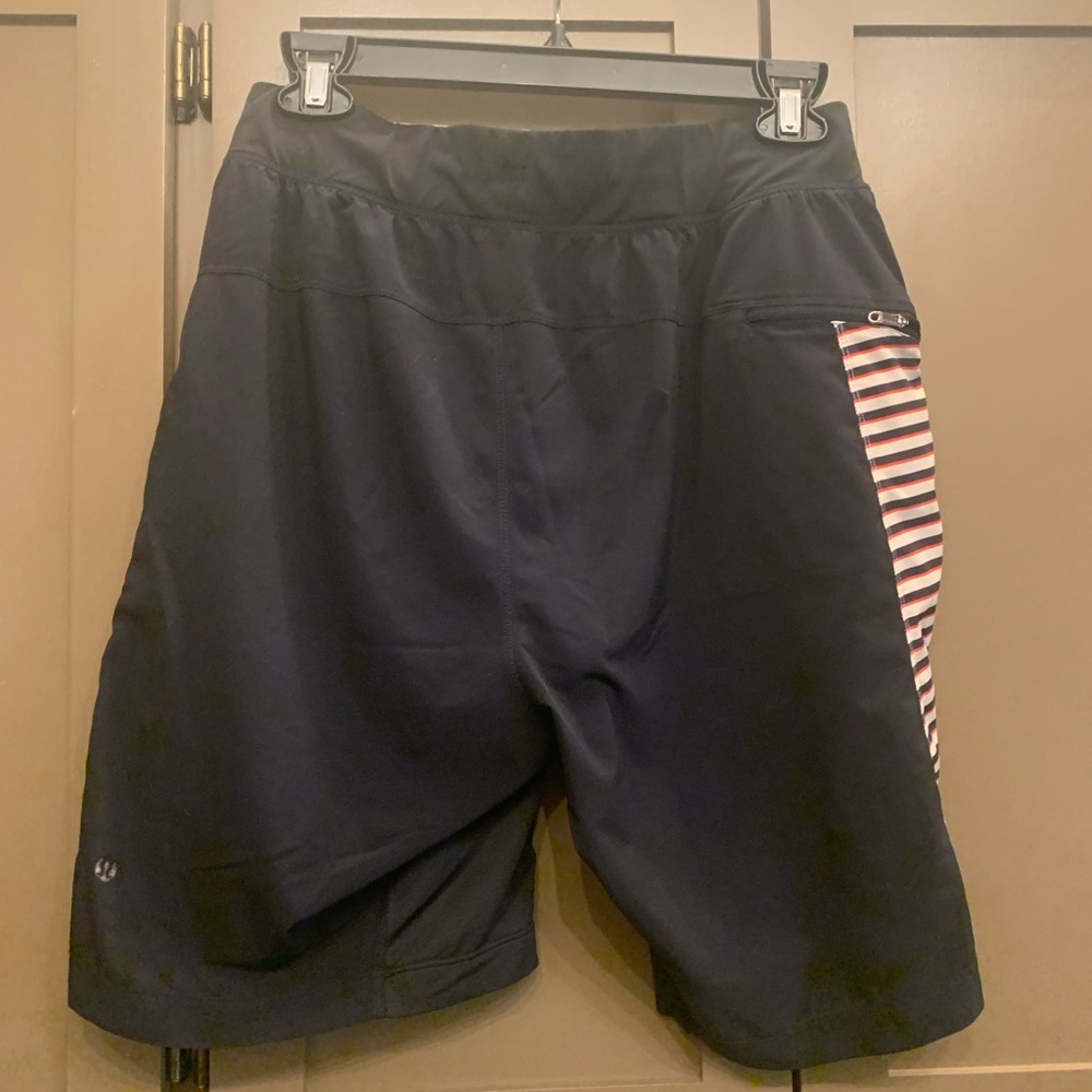 Men’s Lululemon shorts. size Medium - Picture 2 of 3